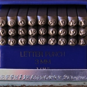 3MM Elegante / Corsiva fuente Letra del alfabeto Sello de letra de metal individual (no un conjunto) - Ideal para trabajos de diseño de metal y joyería - SGE-1U