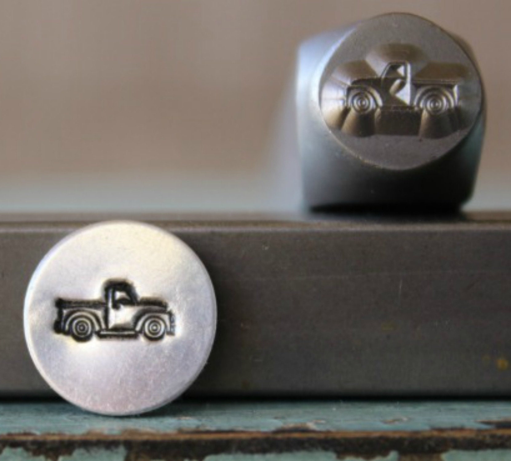 Металлические марки. Почтовые марки ссср паровозы. Марки с золотом. Стальные марки. Металлические марки.