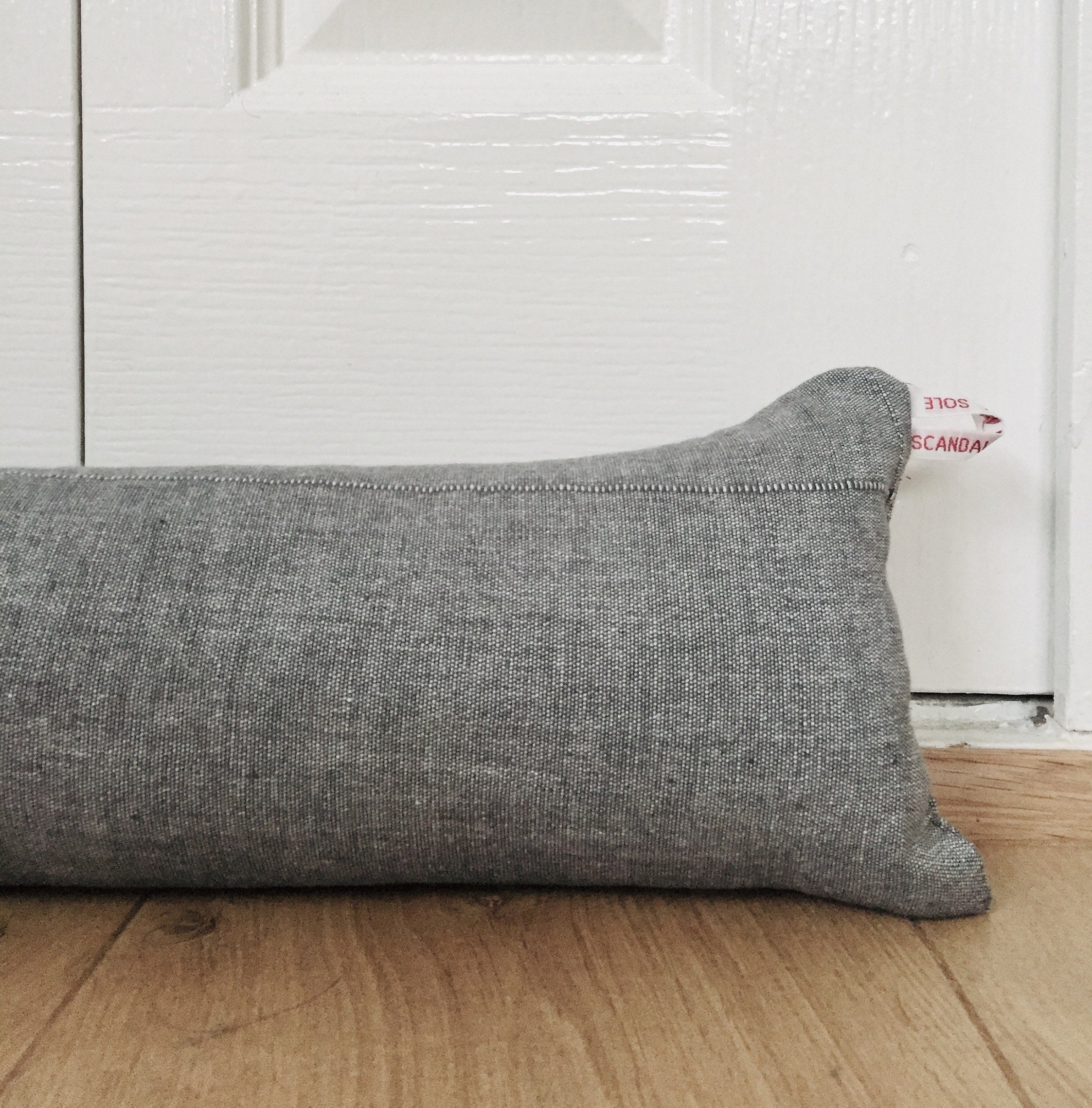 Jet Black RAVALI Glam Crushed Velvet Draught Excluder Filled Padded Draft Stopper Snake Insulator Jet Black RAVALI Glam Crushed Velvet Draught Excluder Filled Padded Draft Stopper Snake Insulator