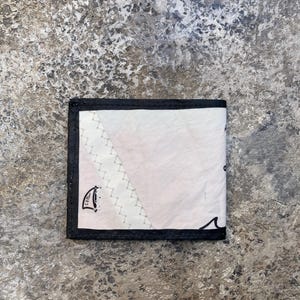 Cartera de vela reciclada imagen 1