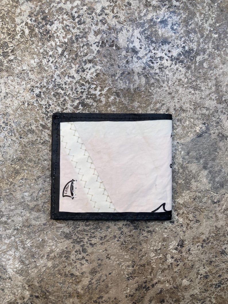 Cartera de vela reciclada imagen 1