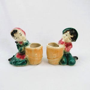 Royal Copley vintage plantenbakken set van 2 jongen en meisje met vaten 6,25"