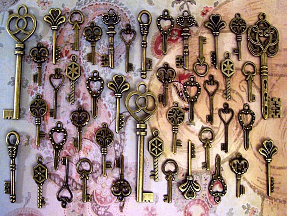 69 Antique Bronze Skeleton Keys - Mixed Antique Keys - Vintage Skeleton Key
