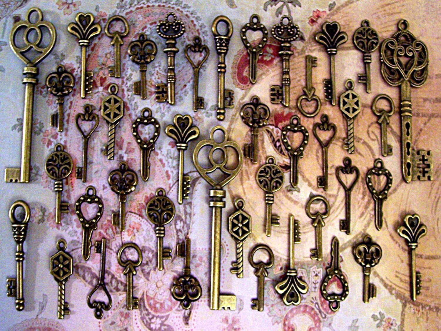 Mixed 69 Antique Skeleton Keys Rustic Key for Wedding Decoration Favor 