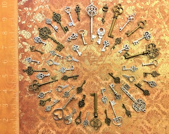 60 Diverse Vintage Antique Type Skeleton Keys Necklace Charms Crafts Jewelry Lot Necklace Pendant Wedding Escort Wholesale Windchimes
