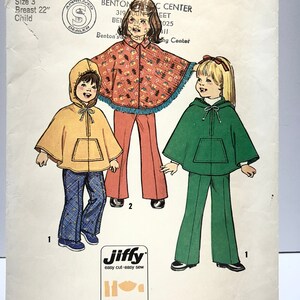 Vintage 1970-tals Simplicity 7033 barnstorlek 3 Jiffy ofodrad poncho med eller utan huva och byxmönster