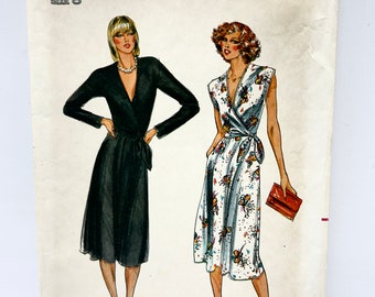 Vintage 1970's Butterick 6917 Size 8 Long Sleeve or Sleeveless Dress Pattern with Size Tie