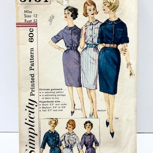 Peut inclure: Patron de couture Simplicity numéro 3754 pour une robe. Le patron est pour une demoiselle, taille 12, tour de poitrine 81 cm. Le patron comprend des instructions pour trois longueurs différentes : courte, moyenne et longue. Le patron est imprimé sur un fond blanc avec du texte bleu et rouge.