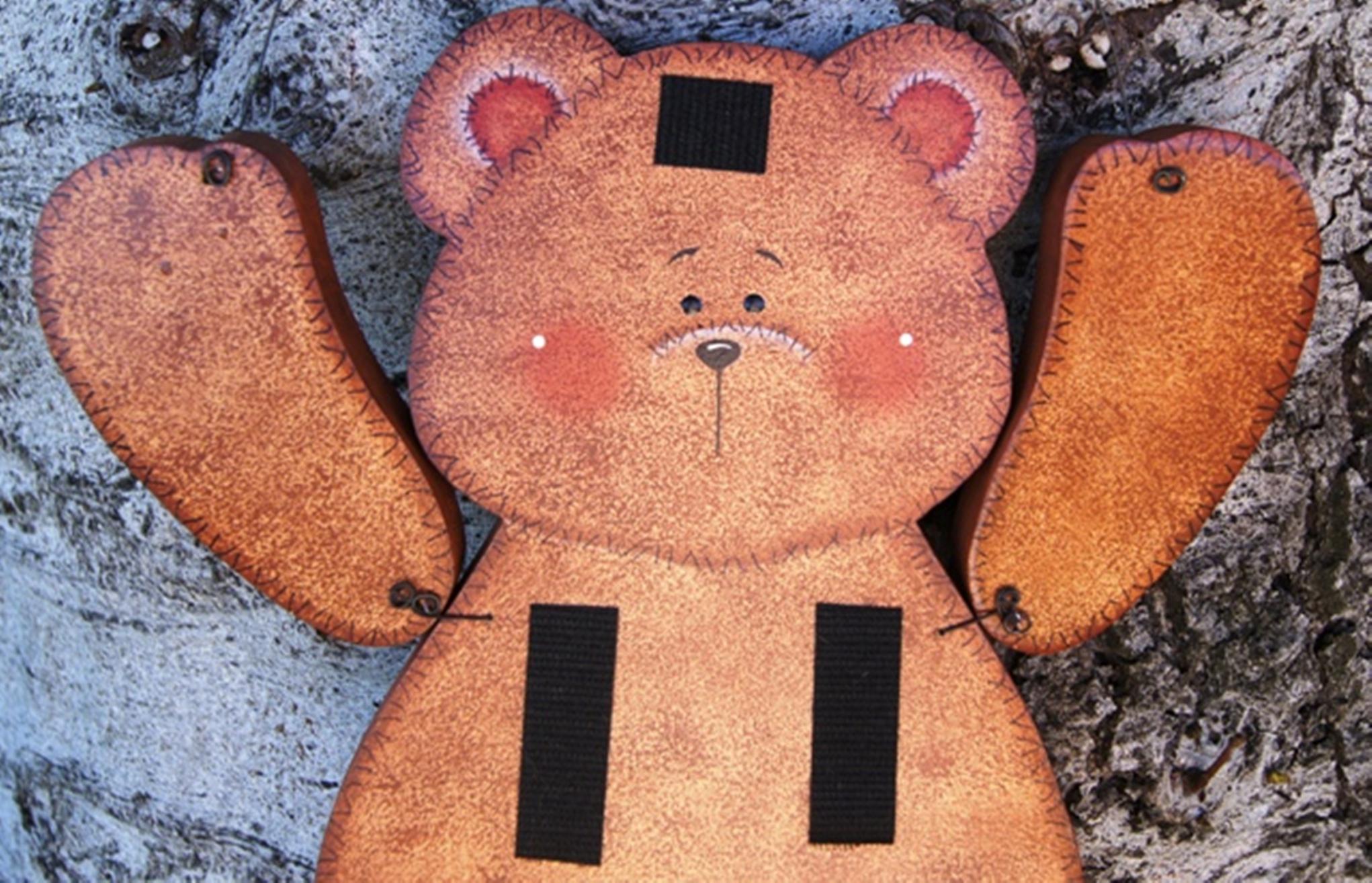 Seasonal Brown Bear - Welcome Wood Sign - Wood Door Hanging