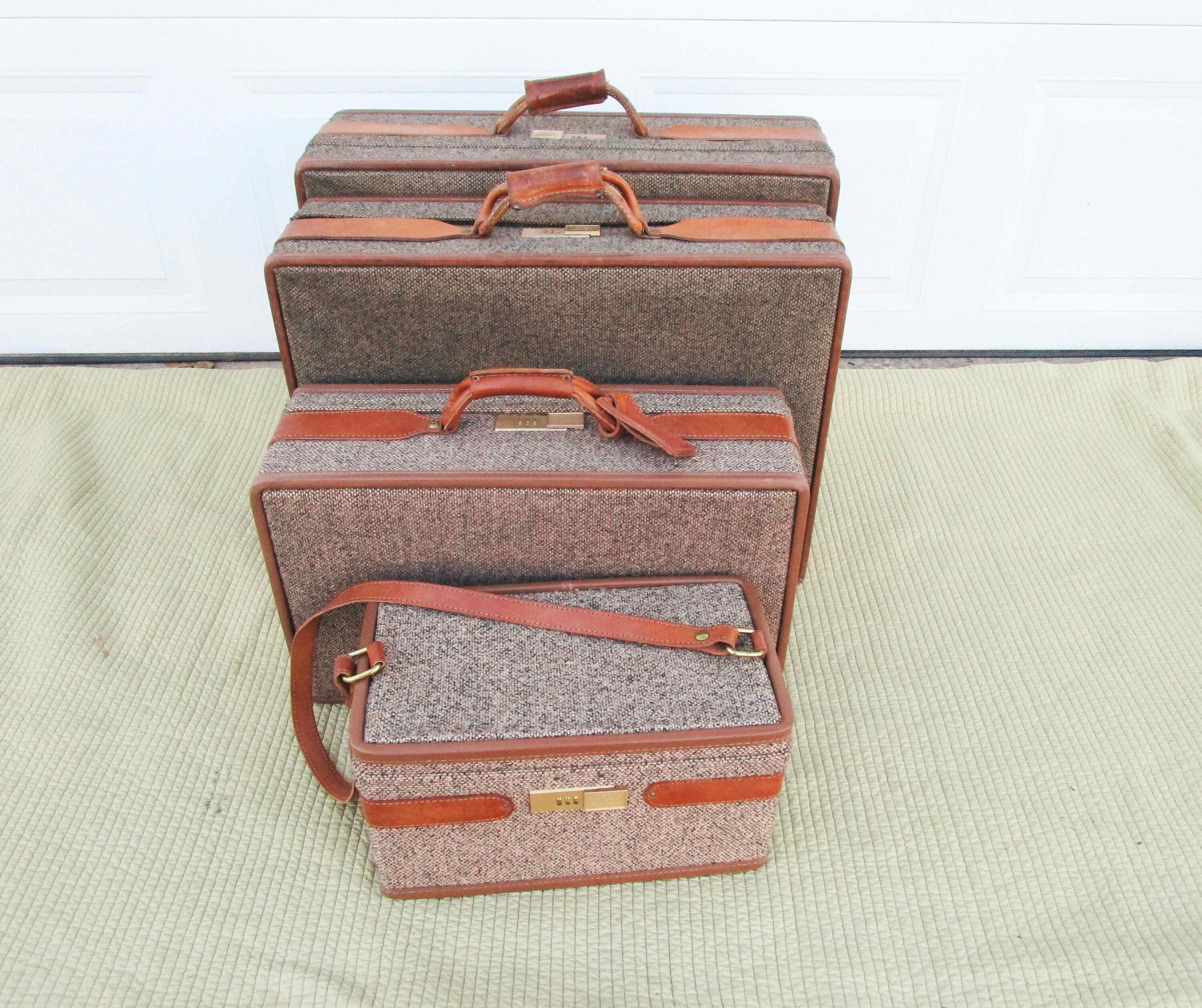 Vintage 'hartmann Luggage' Medium-size Suitcase - Wool Tan Vintage 'hartmann Luggage' Medium-size Suitcase - Wool Tan