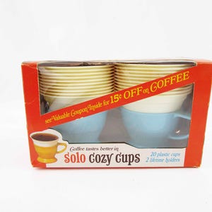 NOS - &#39;Solo Cozy Cups&#39; - It Includes &#39;2 Lifetime Holders and 20 Plastic Cups&#39; - In Original Package Minus Coupon - Plastic Cups - Glamping