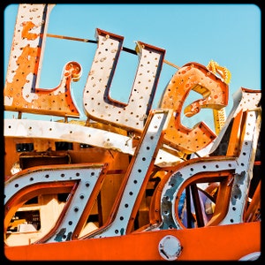 Arte de Las Vegas a partir dos icônicos letreiros Neon Boneyard como uma fotografia artística