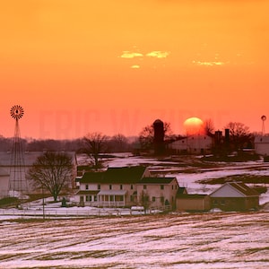 Fotografia de belas artes do pôr do sol do inverno na fazenda Amish da Pensilvânia no condado de Lancaster