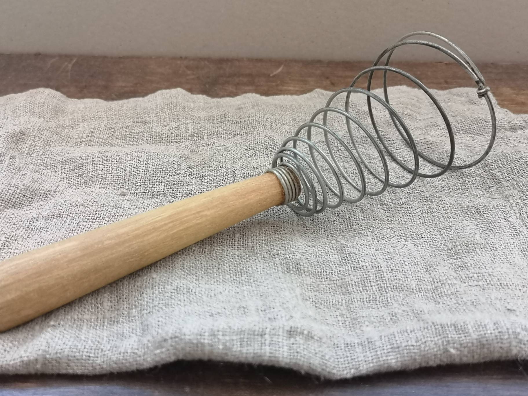 Schneebesen Handmixer Vintage Rot Holzgriff Metall Handbuch