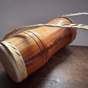 Instrument de musique vintage shaker pour tambour Instrument de musique tribal Instrument folklorique authentique Instrument fait main