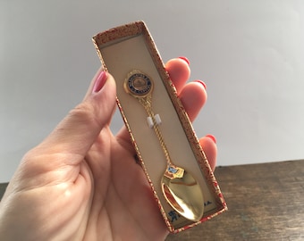 ヴィンテージ JJK オーストラリア装飾真鍮ティースプーン2とスクープスプーン2 ヴィンテージ 18K 金メッキ お土産スプーン オーストラリア、リトル