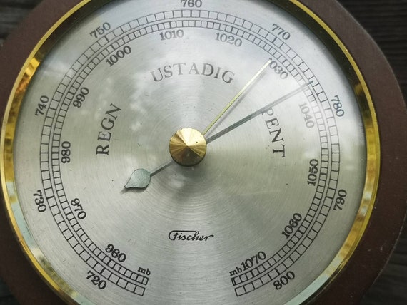 ヴィンテージ気圧計　アンティーク気圧計 ドイツ 製ヴィンテージ気圧計 木製気圧計 (直径12.5cm)