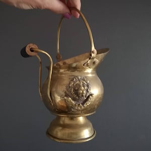 Vintage brass footed pot with a handle Brass planter Brass Home Decor Indoor Outdoor Garden Pot
