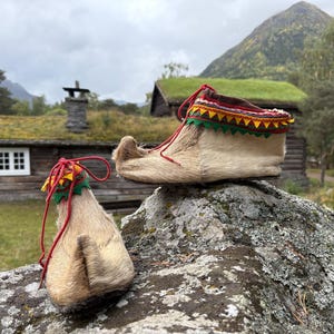 NORWEGIAN LAPLAND SAAMI Reindeer Fur Shoes Vintage Handmade Vintage Laplander Saami Boots Reindeer Fur Boots Real Fur  main image 4