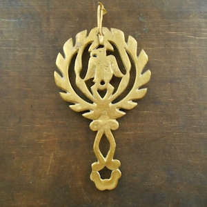 Vintage brass trivet eagle and laurel leaves Brass pot holder Vintage kitchen