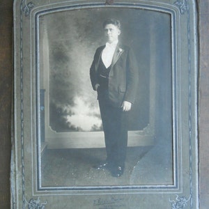 Antiguo gabinete original retrato fotografía grande Vintage hombres fotografía en marco de cartón 1920-30s