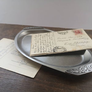 Vassoio in metallo vintage Piccolo vassoio floreale Vassoio di design floreale Mid secolo vassoio di servizio