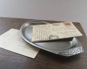 Vassoio in metallo vintage Piccolo vassoio floreale Vassoio di design floreale Mid secolo vassoio di servizio