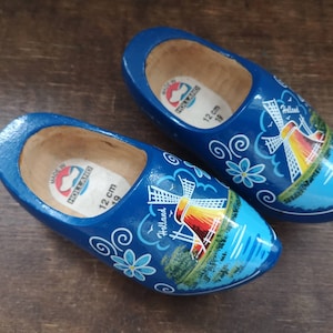 Vintage wooden shoe set Handpainted dutch shoes handcarved shoes Handmade Holland souvenir shoes set