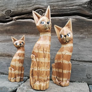 Gato de madeira esculpida sentado estatueta de gato Estátua de gato de madeira