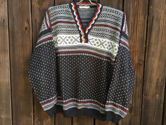 Vintage sweater Scandinavian style Sweater Gray wh