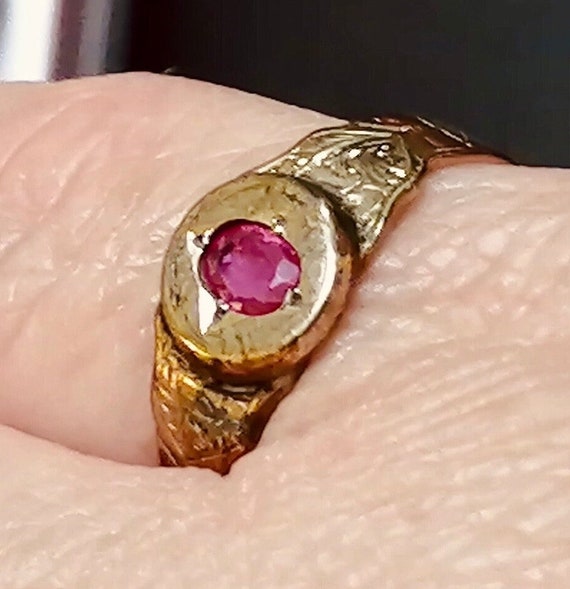 Antique Hand Engraved  9ct yellow gold & Ruby Ciga