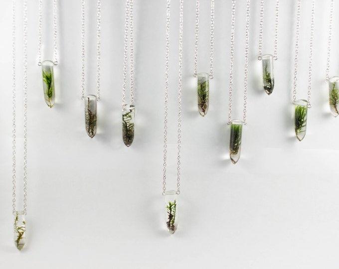 Mini Wood & Rock Necklace - Moss