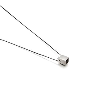 El collar del corazón del cubo, collar de plata, collar de encanto, regalo para ella, diseño moderno, hecho a mano único imagen 3