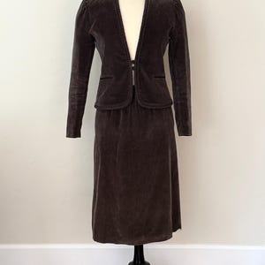 VINTAGE // Sasson 1980s skirt & blazer jacket suit set // olive green corduroy // puffed sleeves, fitted, pockets!!! //   Size 6/8