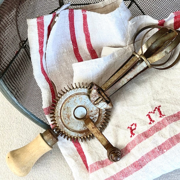 ANTIQUE // French farmhouse hand mixer // rustic 1920s egg beater // vintage cottage kitchen decor // Ladd No. 00, wood handle