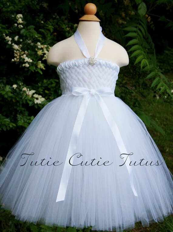 wedding dress v neck Simple V-neck Designer Textured Bridal Dress with Pockets