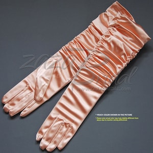 Les gants de ville en satin extensible brillant froncés ajustent la longueur