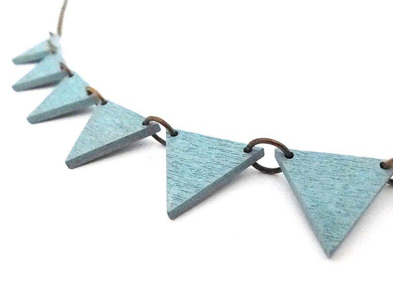 Mint triangle necklace, mint green wood necklace, lightweight necklace, geometric jewelry, bunting, pennant, spring jewelry, extra long 画像 3