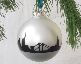 Boule de Noël de Francfort argentée - Décoration de Noël moderne pour l'intérieur - Boule en verre avec pendentif en forme d'arbre - Idée de décoration de Noël de l'Avent - 44 espaces