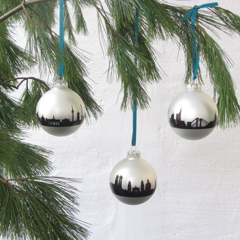 Berlin Skyline Christbaumkugel - Matt Silberne Weihnachtsdekoration