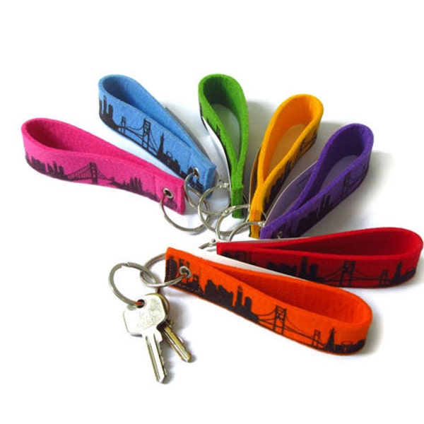 SAN FRANCISCO Schlüsselanhänger aus Wollfilz- handgefertigtes, modernes Schlüsselband zum Verschenken bei Einweihungen und Reisen