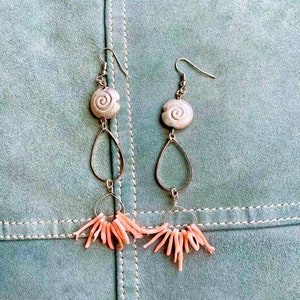 Brincos longos pendurados com ramos de coral rosa, brincos com pingente, brincos de concha de prata, brincos boho de verão, brincos com vibrações marinhas