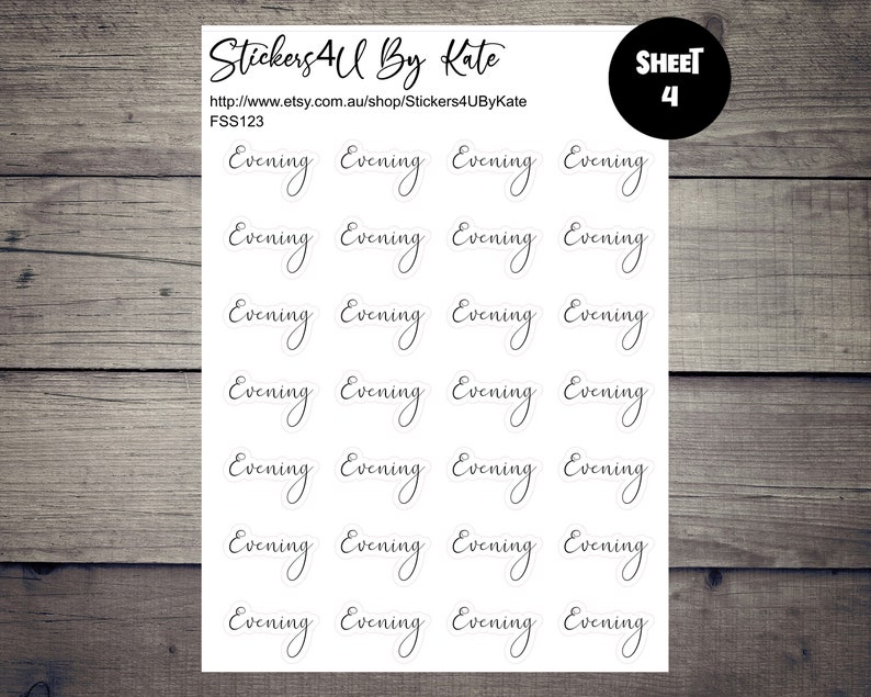 K&ouml;nnte beinhalten: Ein Bogen mit 24 wei&szlig;en runden Aufklebern mit dem Wort "Evening" in schwarzer Schreibschrift. Der Bogen ist mit "Stickers 4U By Kate" und "Sheet 4" beschriftet.