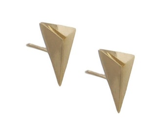 14k Gold Triangle Shape Stud Earring, Pyramid Studs, Solid 14k Gold Studs, Spike Stud Cartilage Earring