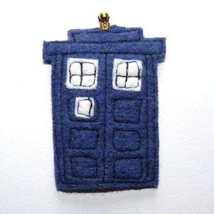 Broche Tardis Pequeno em Feltro