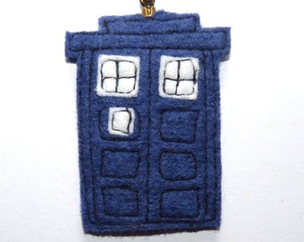 Small Felt Tardis Brooch
