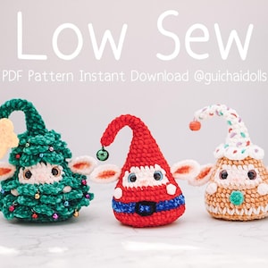 Puede incluir: Tres adornos de elfo de Navidad hechos a crochet. Uno es un árbol de Navidad verde, otro es rojo y blanco, y el último es marrón y blanco. El texto "Low Sew PDF Pattern Instant Download @guichaidolls" está en la parte superior de la imagen.
