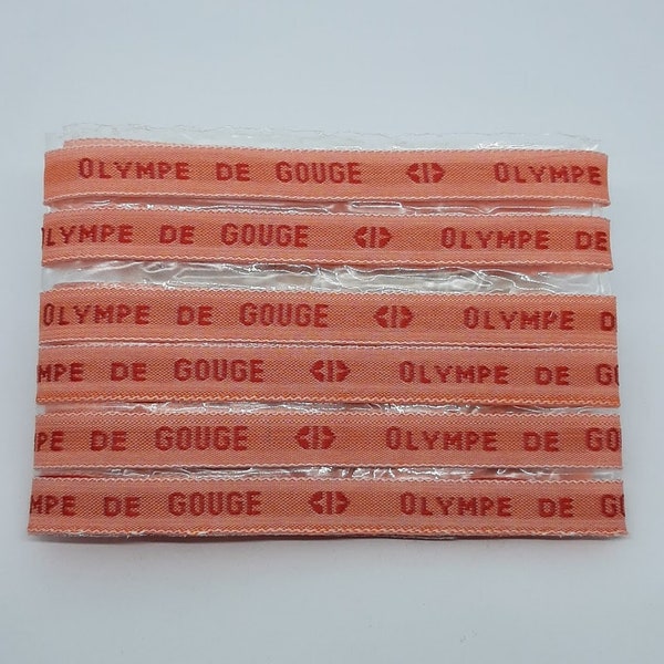 Lot étiquettes à coudre • fond orange texte rouge • nom prénom tissé personnalisé • bracelet message • cadeau d'invités mariage
