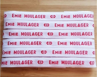 Les vraies étiquettes tissées de notre enfance. Nom Prénom à coudre - tissé teint personnalisé - marquage vêtements - fond blanc texte rouge
