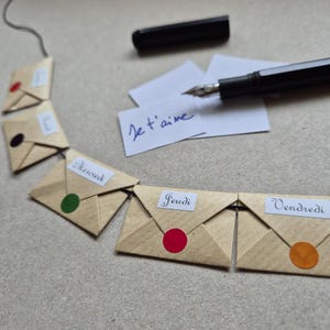Kit DIY semainier 7 mini enveloppes • voeux miniatures • papier kraft et carte blanche • papeterie créative • best seller • fait main